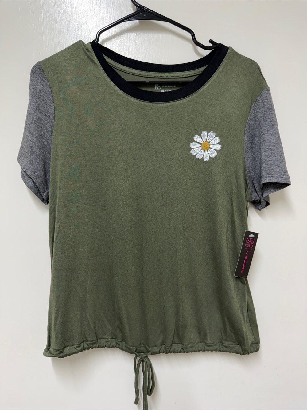 No Boundaries Olive and Gray Daisy Drawstring Short Sleeve Tee
